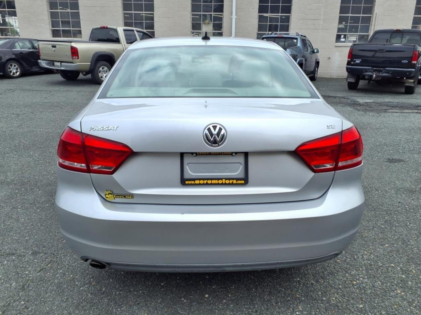 2012 Reflex Silver Metallic Volkswagen Passat SE PZEV (1VWBP7A35CC) with an 2.5L 2.5L I5 170hp 177ft. lbs. PZEV Sequential-Port F.I. engine, 6-Speed Shiftable Automatic transmission, located at 50 Eastern Blvd., Essex, MD, 21221, (410) 686-3444, 39.304367, -76.484947 - Photo#3