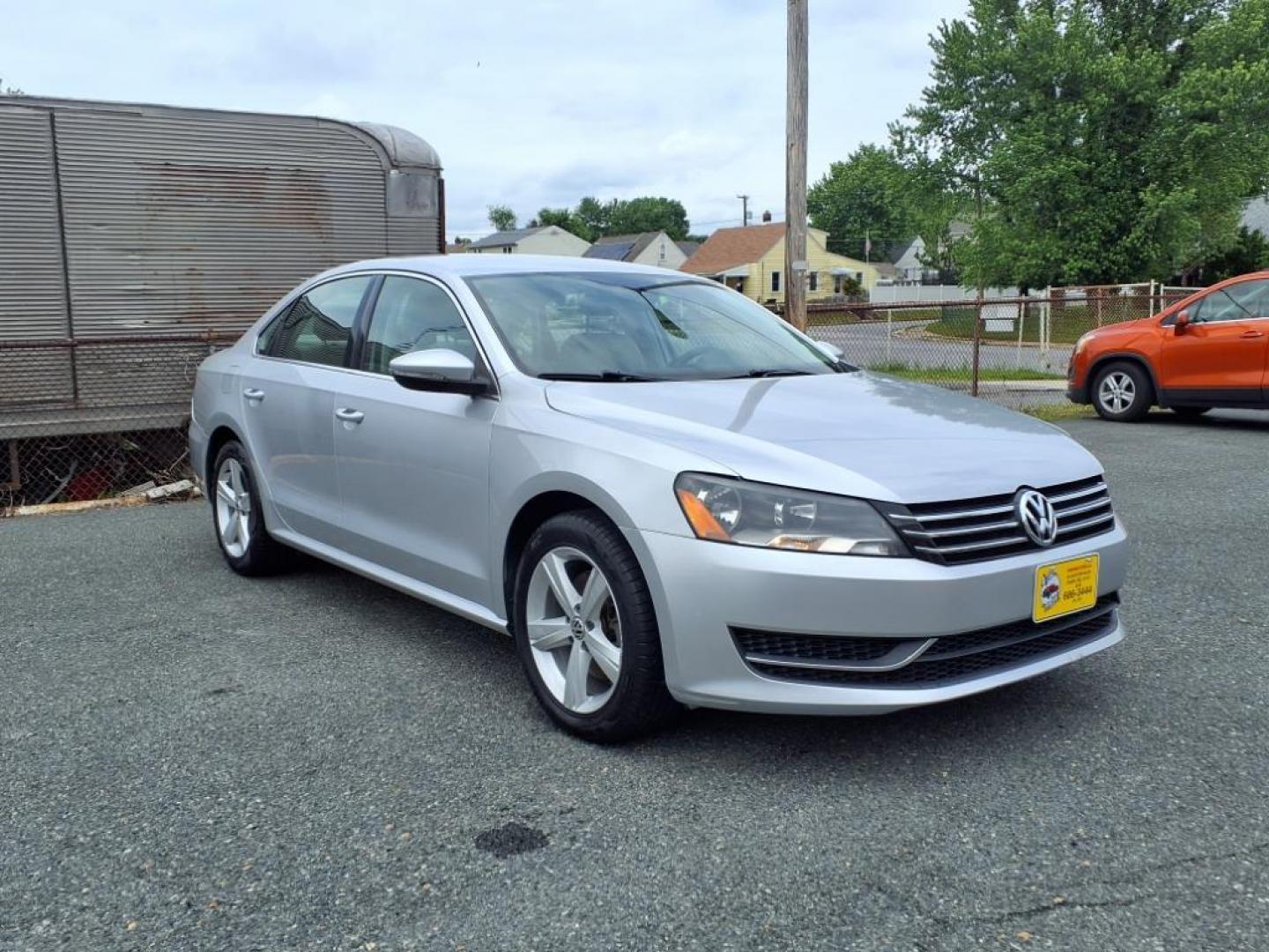 2012 Reflex Silver Metallic Volkswagen Passat SE PZEV (1VWBP7A35CC) with an 2.5L 2.5L I5 170hp 177ft. lbs. PZEV Sequential-Port F.I. engine, 6-Speed Shiftable Automatic transmission, located at 50 Eastern Blvd., Essex, MD, 21221, (410) 686-3444, 39.304367, -76.484947 - Photo#6