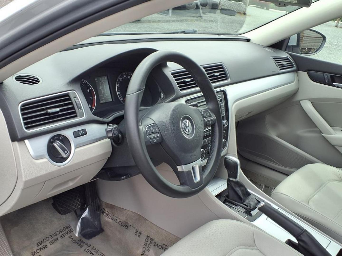 2012 Reflex Silver Metallic Volkswagen Passat SE PZEV (1VWBP7A35CC) with an 2.5L 2.5L I5 170hp 177ft. lbs. PZEV Sequential-Port F.I. engine, 6-Speed Shiftable Automatic transmission, located at 50 Eastern Blvd., Essex, MD, 21221, (410) 686-3444, 39.304367, -76.484947 - Photo#10