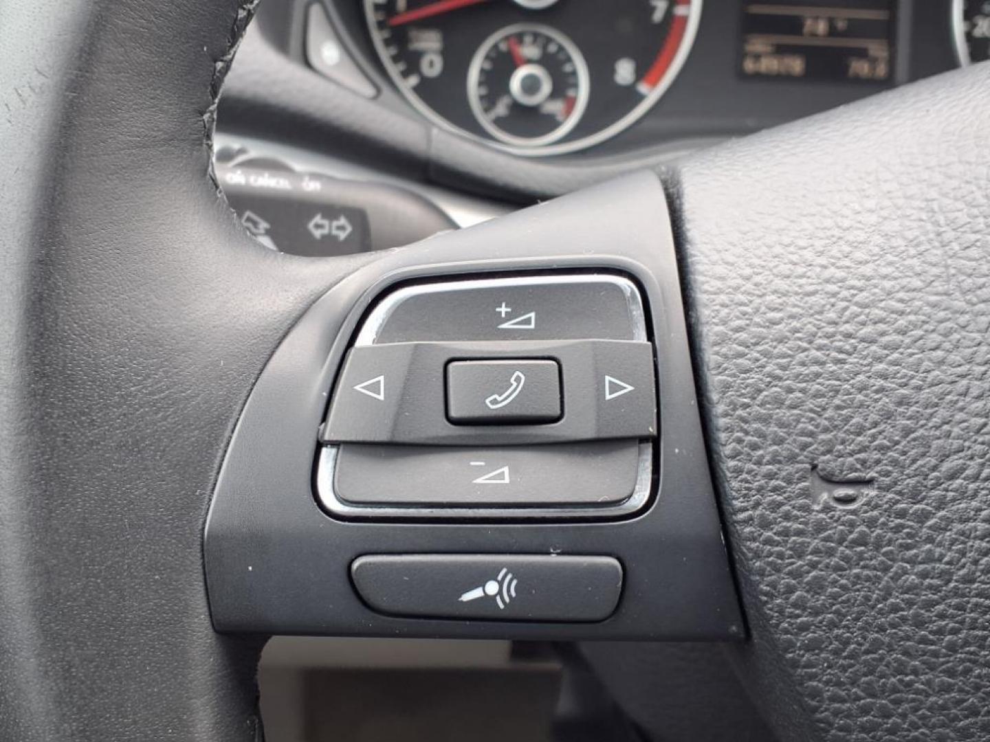 2012 Reflex Silver Metallic Volkswagen Passat SE PZEV (1VWBP7A35CC) with an 2.5L 2.5L I5 170hp 177ft. lbs. PZEV Sequential-Port F.I. engine, 6-Speed Shiftable Automatic transmission, located at 50 Eastern Blvd., Essex, MD, 21221, (410) 686-3444, 39.304367, -76.484947 - Photo#20