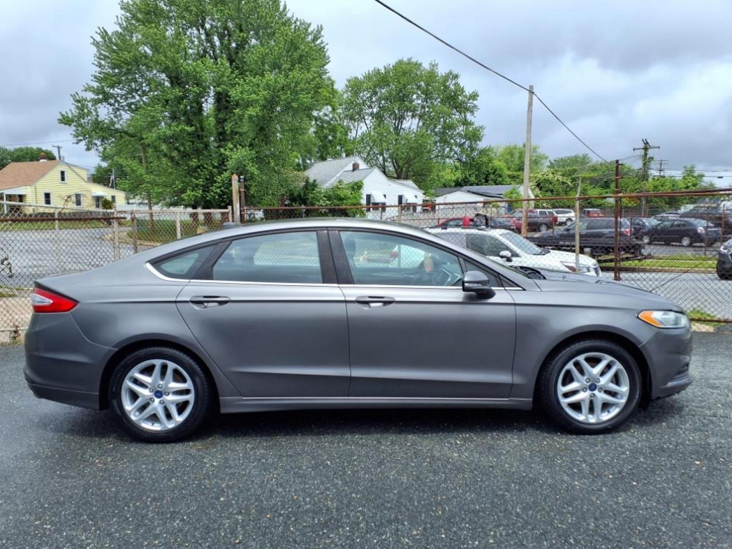 2014 Sterling Gray Metallic Ford Fusion SE (1FA6P0H79E5) with an 2.5L 4 Cylinder Sequential-Port F.I. engine, 4CYL transmission, located at 50 Eastern Blvd., Essex, MD, 21221, (410) 686-3444, 39.304367, -76.484947 - Photo#4