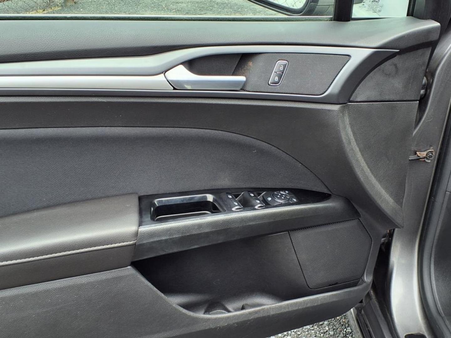 2014 Sterling Gray Metallic Ford Fusion SE (1FA6P0H79E5) with an 2.5L 4 Cylinder Sequential-Port F.I. engine, 4CYL transmission, located at 50 Eastern Blvd., Essex, MD, 21221, (410) 686-3444, 39.304367, -76.484947 - Photo#7