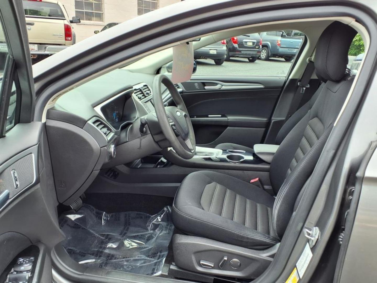 2014 Sterling Gray Metallic Ford Fusion SE (1FA6P0H79E5) with an 2.5L 4 Cylinder Sequential-Port F.I. engine, 4CYL transmission, located at 50 Eastern Blvd., Essex, MD, 21221, (410) 686-3444, 39.304367, -76.484947 - Photo#9