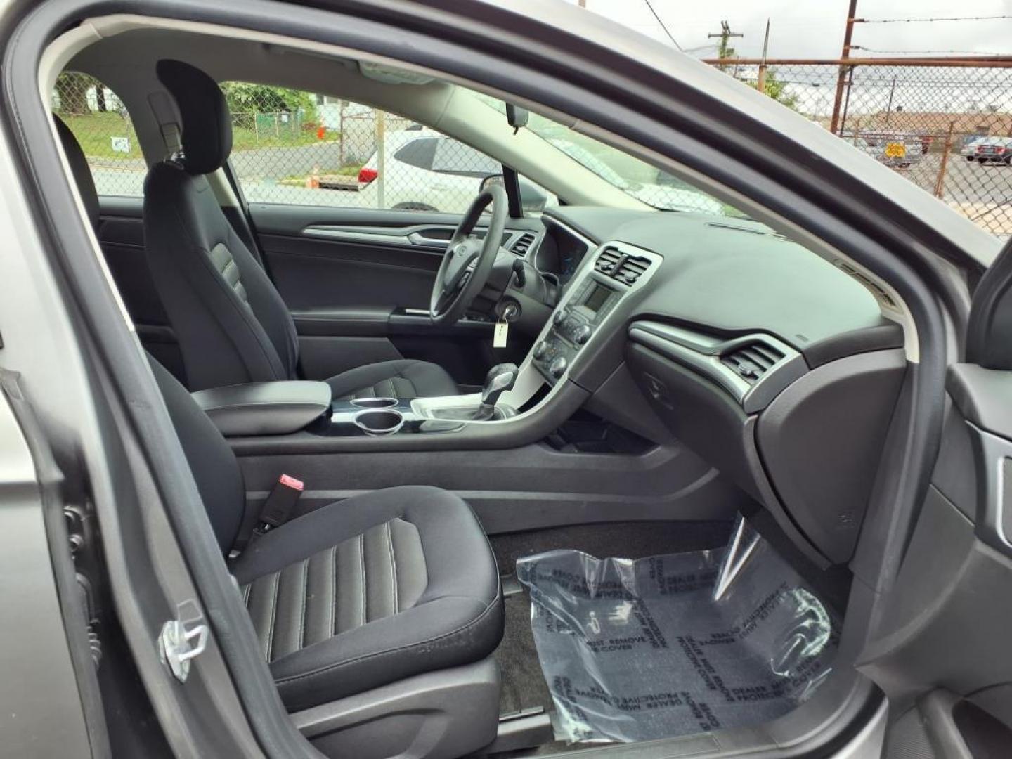 2014 Sterling Gray Metallic Ford Fusion SE (1FA6P0H79E5) with an 2.5L 4 Cylinder Sequential-Port F.I. engine, 4CYL transmission, located at 50 Eastern Blvd., Essex, MD, 21221, (410) 686-3444, 39.304367, -76.484947 - Photo#14