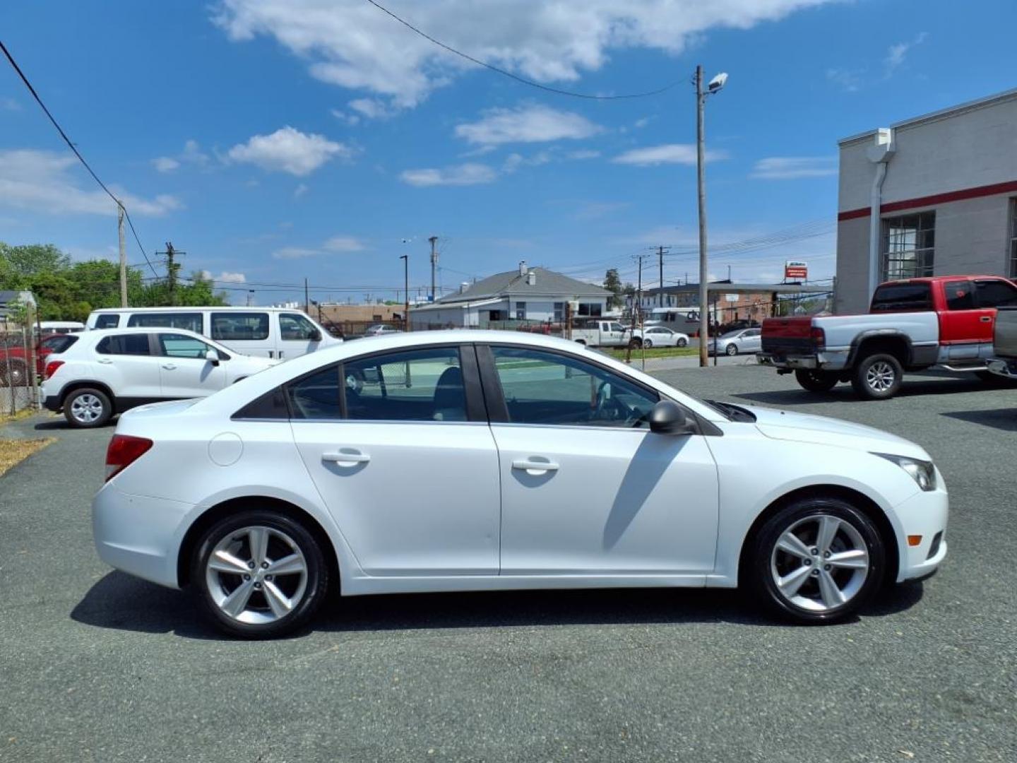 2011 White Chevrolet Cruze LS (1G1PC5SH7B7) with an 1.8L 4 Cylinder Sequential-Port F.I. engine, 4CYL transmission, located at 50 Eastern Blvd., Essex, MD, 21221, (410) 686-3444, 39.304367, -76.484947 - Photo#4