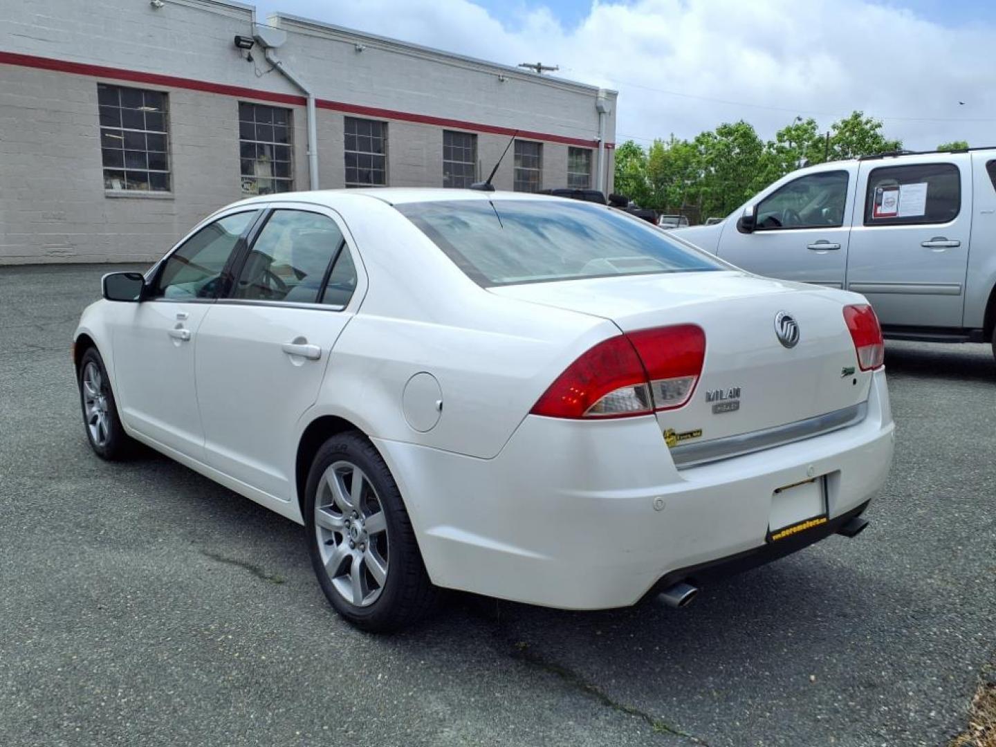 2010 White Platinum Metallic Tri-Coat Mercury Milan V6 Premier (3MEHM0JG8AR) with an 3.0L 6 Cylinder Sequential-Port F.I. engine, V6 AT transmission, located at 50 Eastern Blvd., Essex, MD, 21221, (410) 686-3444, 39.304367, -76.484947 - Photo#2