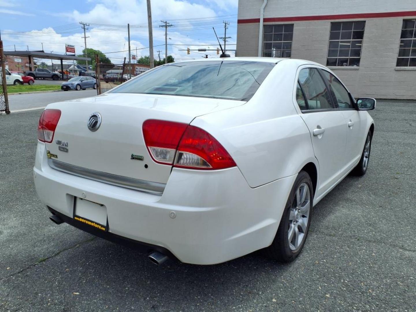 2010 White Platinum Metallic Tri-Coat Mercury Milan V6 Premier (3MEHM0JG8AR) with an 3.0L 6 Cylinder Sequential-Port F.I. engine, V6 AT transmission, located at 50 Eastern Blvd., Essex, MD, 21221, (410) 686-3444, 39.304367, -76.484947 - Photo#4