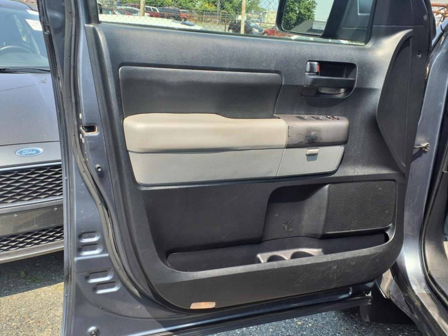 2010 Blue Toyota Tundra (5TFRU5F18AX) with an 4.0L 6 Cylinder Sequential Fuel Injection engine, Automatic transmission, located at 50 Eastern Blvd., Essex, MD, 21221, (410) 686-3444, 39.304367, -76.484947 - Photo#8
