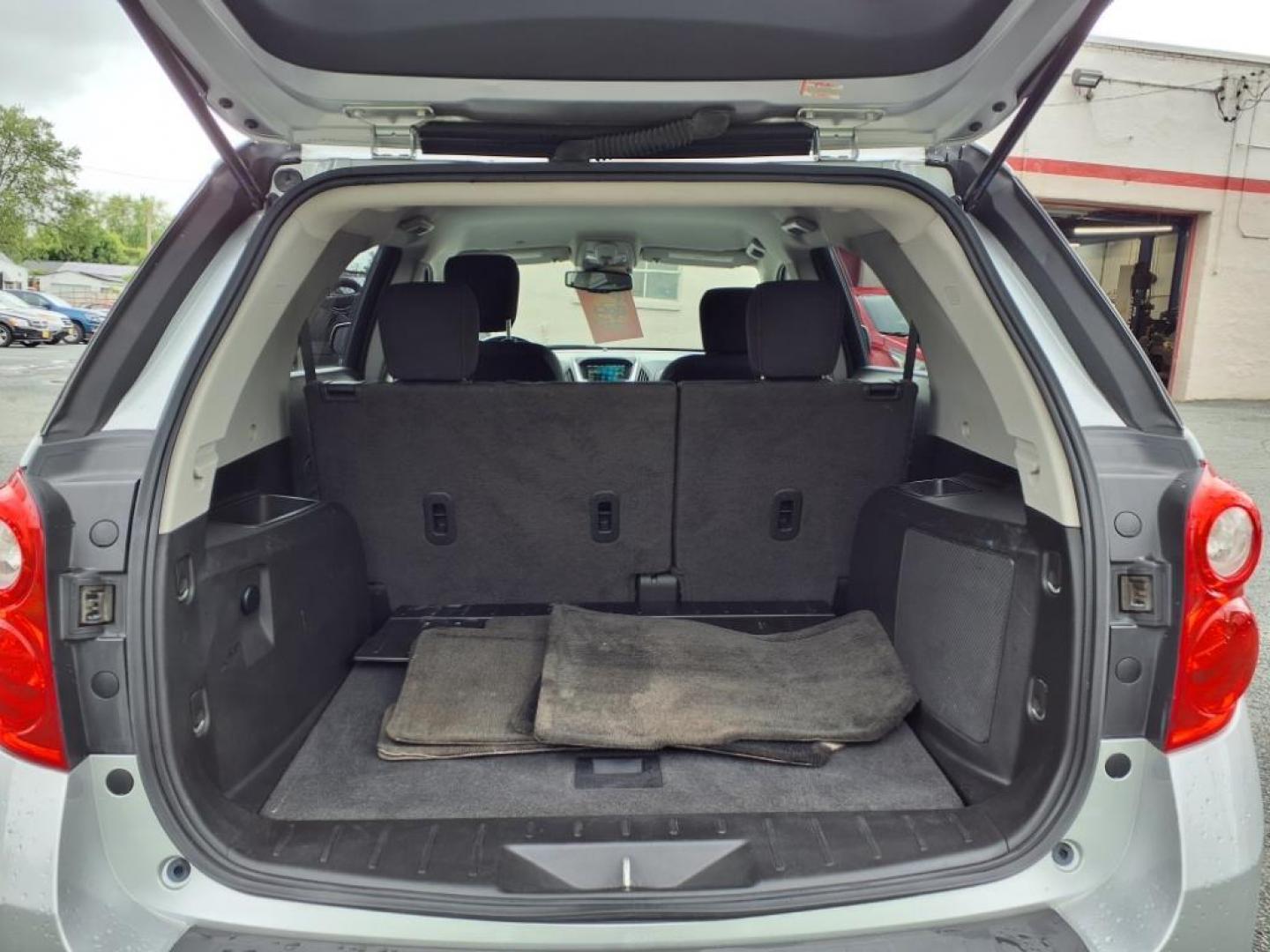 2015 Silver Chevrolet Equinox LT (2GNALBEK2F6) with an 2.4L 2.4L I4 182hp 172ft. lbs. Fuel Injected engine, 6-Speed Shiftable Automatic transmission, located at 50 Eastern Blvd., Essex, MD, 21221, (410) 686-3444, 39.304367, -76.484947 - Photo#4