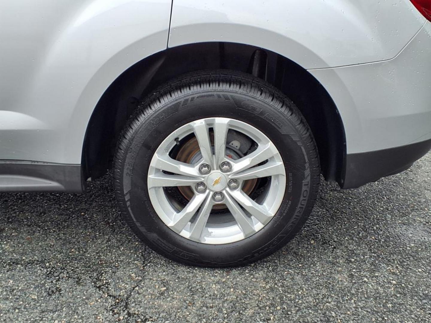 2015 Silver Chevrolet Equinox LT (2GNALBEK2F6) with an 2.4L 2.4L I4 182hp 172ft. lbs. Fuel Injected engine, 6-Speed Shiftable Automatic transmission, located at 50 Eastern Blvd., Essex, MD, 21221, (410) 686-3444, 39.304367, -76.484947 - Photo#7