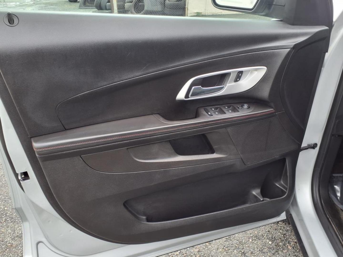 2015 Silver Chevrolet Equinox LT (2GNALBEK2F6) with an 2.4L 2.4L I4 182hp 172ft. lbs. Fuel Injected engine, 6-Speed Shiftable Automatic transmission, located at 50 Eastern Blvd., Essex, MD, 21221, (410) 686-3444, 39.304367, -76.484947 - Photo#8