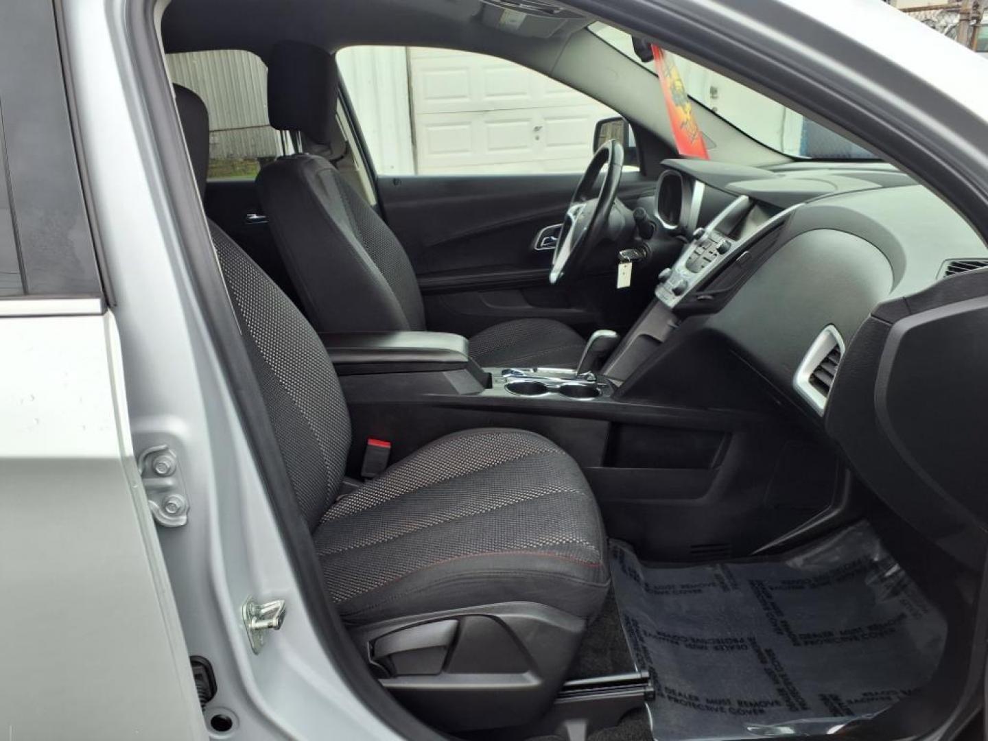 2015 Silver Chevrolet Equinox LT (2GNALBEK2F6) with an 2.4L 2.4L I4 182hp 172ft. lbs. Fuel Injected engine, 6-Speed Shiftable Automatic transmission, located at 50 Eastern Blvd., Essex, MD, 21221, (410) 686-3444, 39.304367, -76.484947 - Photo#15