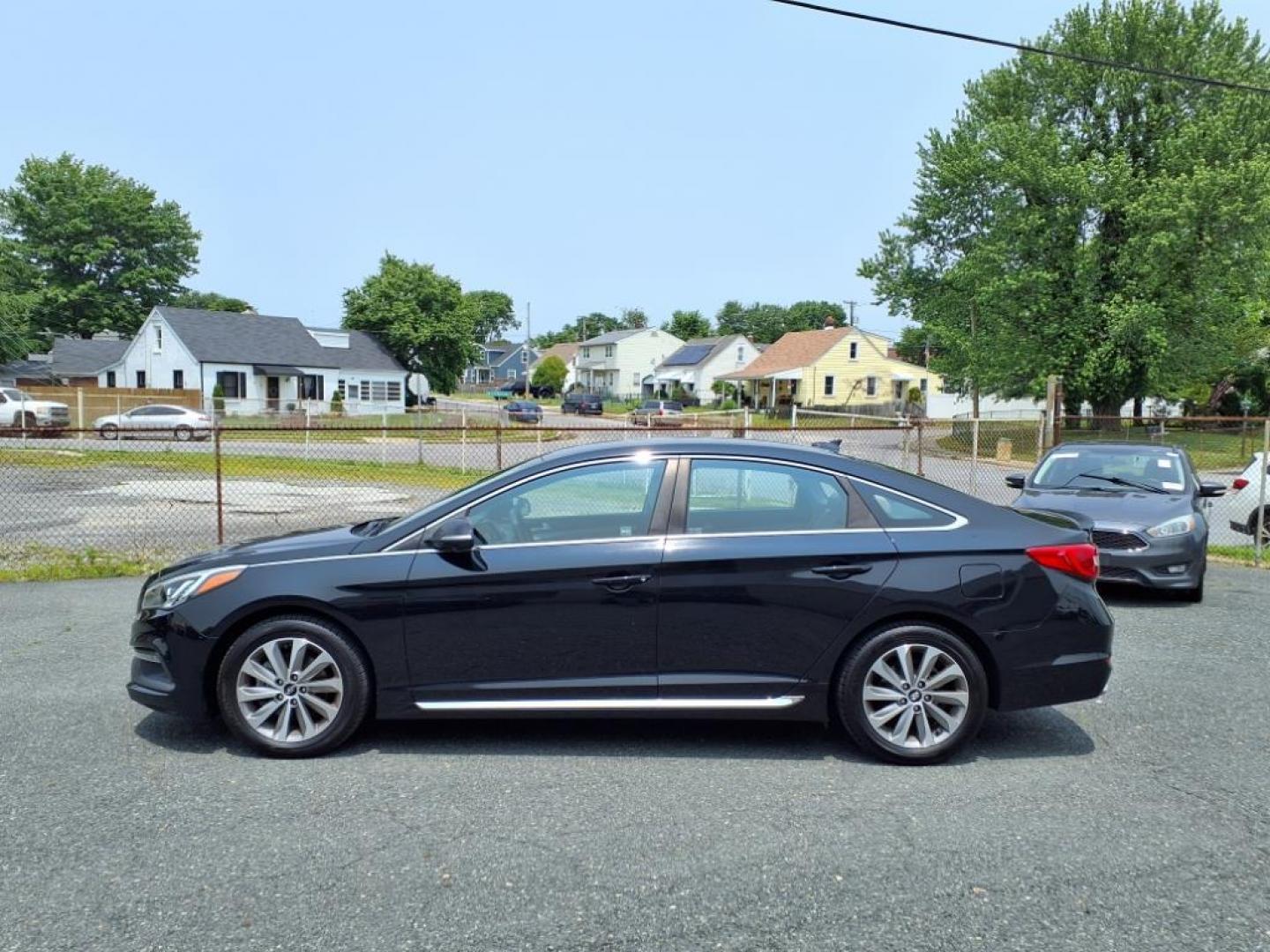 2015 Phantom Black Hyundai SONATA Limited (5NPE34AF1FH) with an 2.4L 2.4L I4 185hp 178ft. lbs. Fuel Injected engine, 6-Speed Shiftable Automatic transmission, located at 50 Eastern Blvd., Essex, MD, 21221, (410) 686-3444, 39.304367, -76.484947 - Photo#1