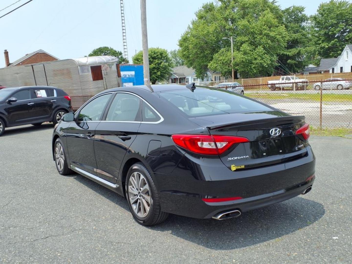 2015 Phantom Black Hyundai SONATA Limited (5NPE34AF1FH) with an 2.4L 2.4L I4 185hp 178ft. lbs. Fuel Injected engine, 6-Speed Shiftable Automatic transmission, located at 50 Eastern Blvd., Essex, MD, 21221, (410) 686-3444, 39.304367, -76.484947 - Photo#2