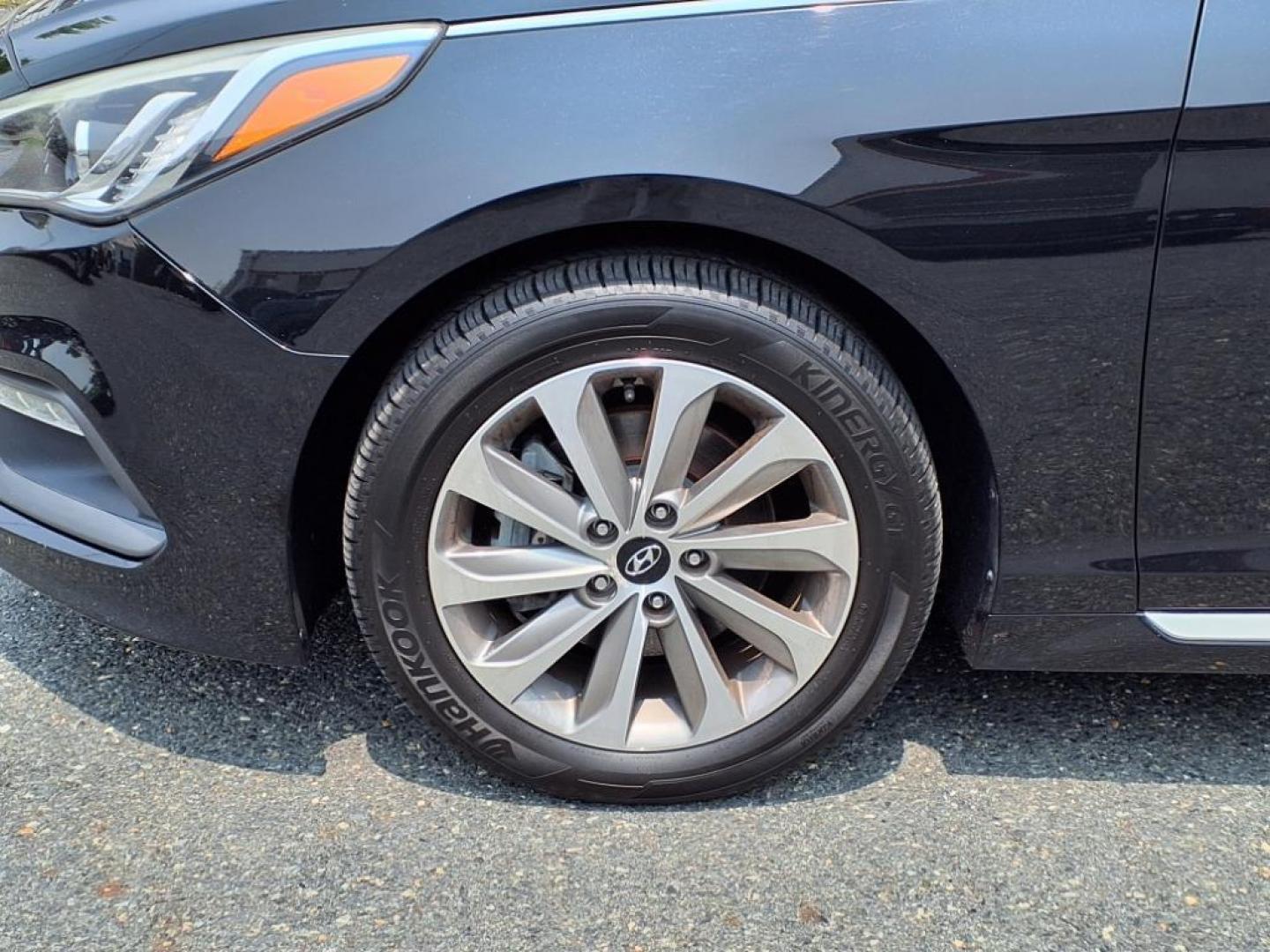 2015 Phantom Black Hyundai SONATA Limited (5NPE34AF1FH) with an 2.4L 2.4L I4 185hp 178ft. lbs. Fuel Injected engine, 6-Speed Shiftable Automatic transmission, located at 50 Eastern Blvd., Essex, MD, 21221, (410) 686-3444, 39.304367, -76.484947 - Photo#8