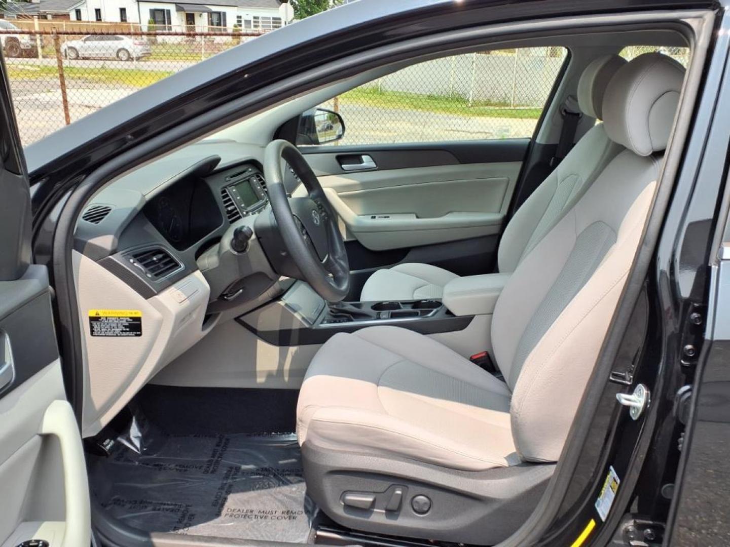 2015 Phantom Black Hyundai SONATA Limited (5NPE34AF1FH) with an 2.4L 2.4L I4 185hp 178ft. lbs. Fuel Injected engine, 6-Speed Shiftable Automatic transmission, located at 50 Eastern Blvd., Essex, MD, 21221, (410) 686-3444, 39.304367, -76.484947 - Photo#11