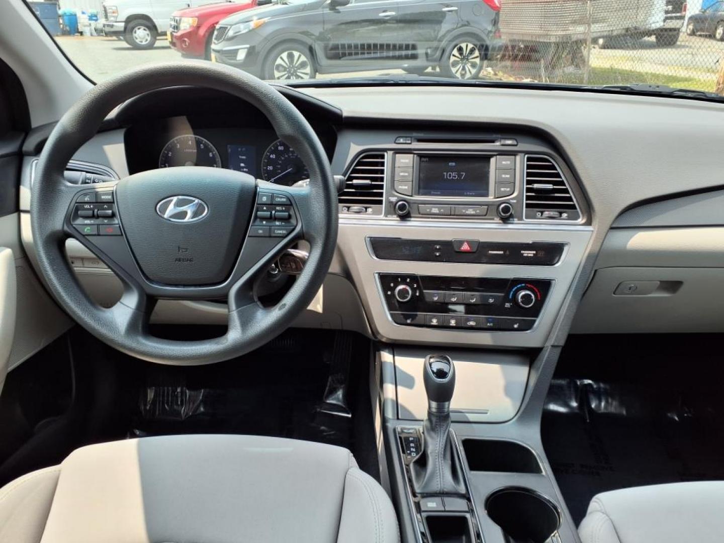 2015 Phantom Black Hyundai SONATA Limited (5NPE34AF1FH) with an 2.4L 2.4L I4 185hp 178ft. lbs. Fuel Injected engine, 6-Speed Shiftable Automatic transmission, located at 50 Eastern Blvd., Essex, MD, 21221, (410) 686-3444, 39.304367, -76.484947 - Photo#14