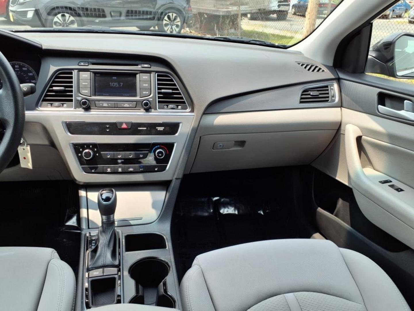 2015 Phantom Black Hyundai SONATA Limited (5NPE34AF1FH) with an 2.4L 2.4L I4 185hp 178ft. lbs. Fuel Injected engine, 6-Speed Shiftable Automatic transmission, located at 50 Eastern Blvd., Essex, MD, 21221, (410) 686-3444, 39.304367, -76.484947 - Photo#15