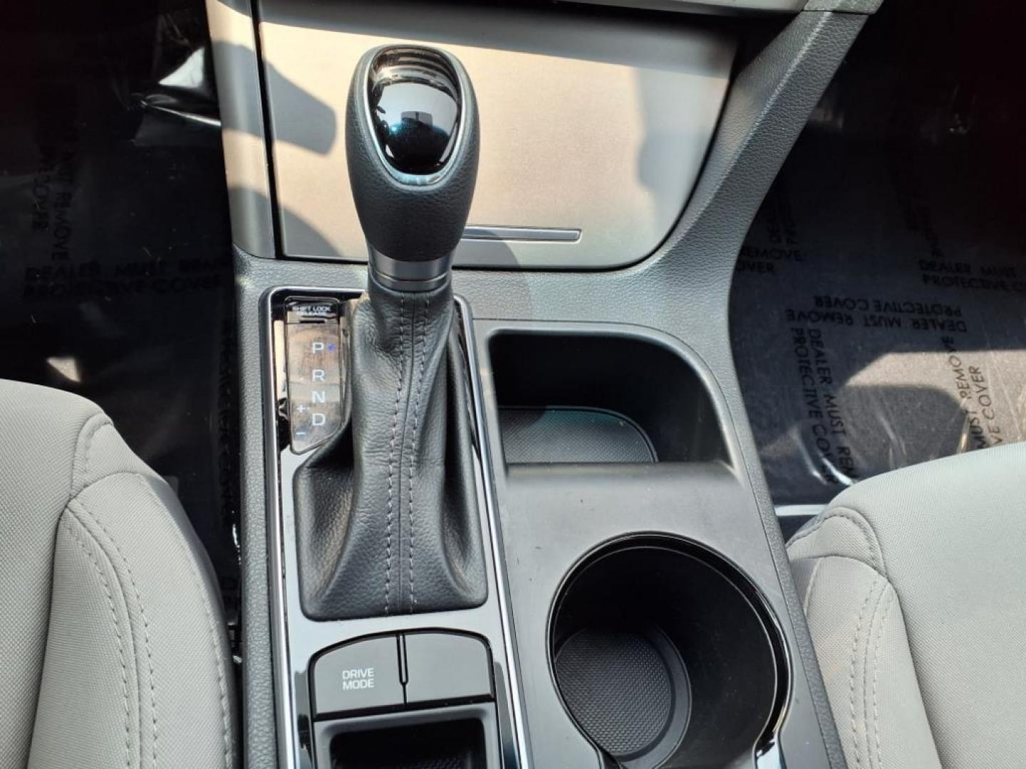 2015 Phantom Black Hyundai SONATA Limited (5NPE34AF1FH) with an 2.4L 2.4L I4 185hp 178ft. lbs. Fuel Injected engine, 6-Speed Shiftable Automatic transmission, located at 50 Eastern Blvd., Essex, MD, 21221, (410) 686-3444, 39.304367, -76.484947 - Photo#17