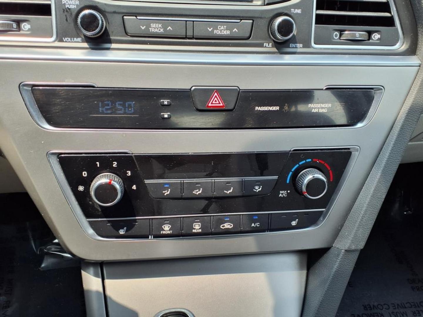 2015 Phantom Black Hyundai SONATA Limited (5NPE34AF1FH) with an 2.4L 2.4L I4 185hp 178ft. lbs. Fuel Injected engine, 6-Speed Shiftable Automatic transmission, located at 50 Eastern Blvd., Essex, MD, 21221, (410) 686-3444, 39.304367, -76.484947 - Photo#18