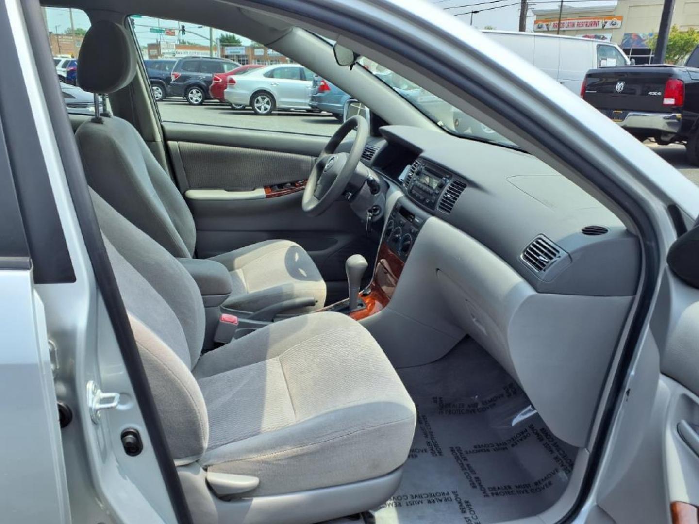 2006 Silver Streak Mica Toyota Corolla LE (JTDBR32E360) with an 1.8L 1L NA I4 double overhead cam (DOHC) 16V Fuel Injected engine, 4-Speed Automatic transmission, located at 50 Eastern Blvd., Essex, MD, 21221, (410) 686-3444, 39.304367, -76.484947 - Photo#11
