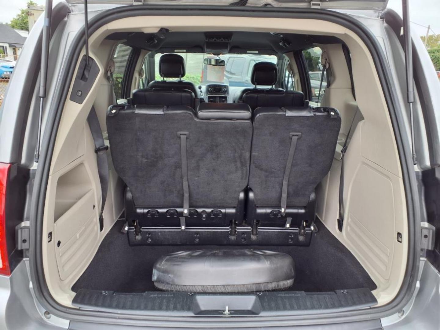 2017 Billet Clear Coat Dodge Grand Caravan SXT (2C4RDGCG7HR) with an 3.6L 6 Cylinder Sequential-Port F.I. engine, Automatic transmission, located at 50 Eastern Blvd., Essex, MD, 21221, (410) 686-3444, 39.304367, -76.484947 - Photo#3