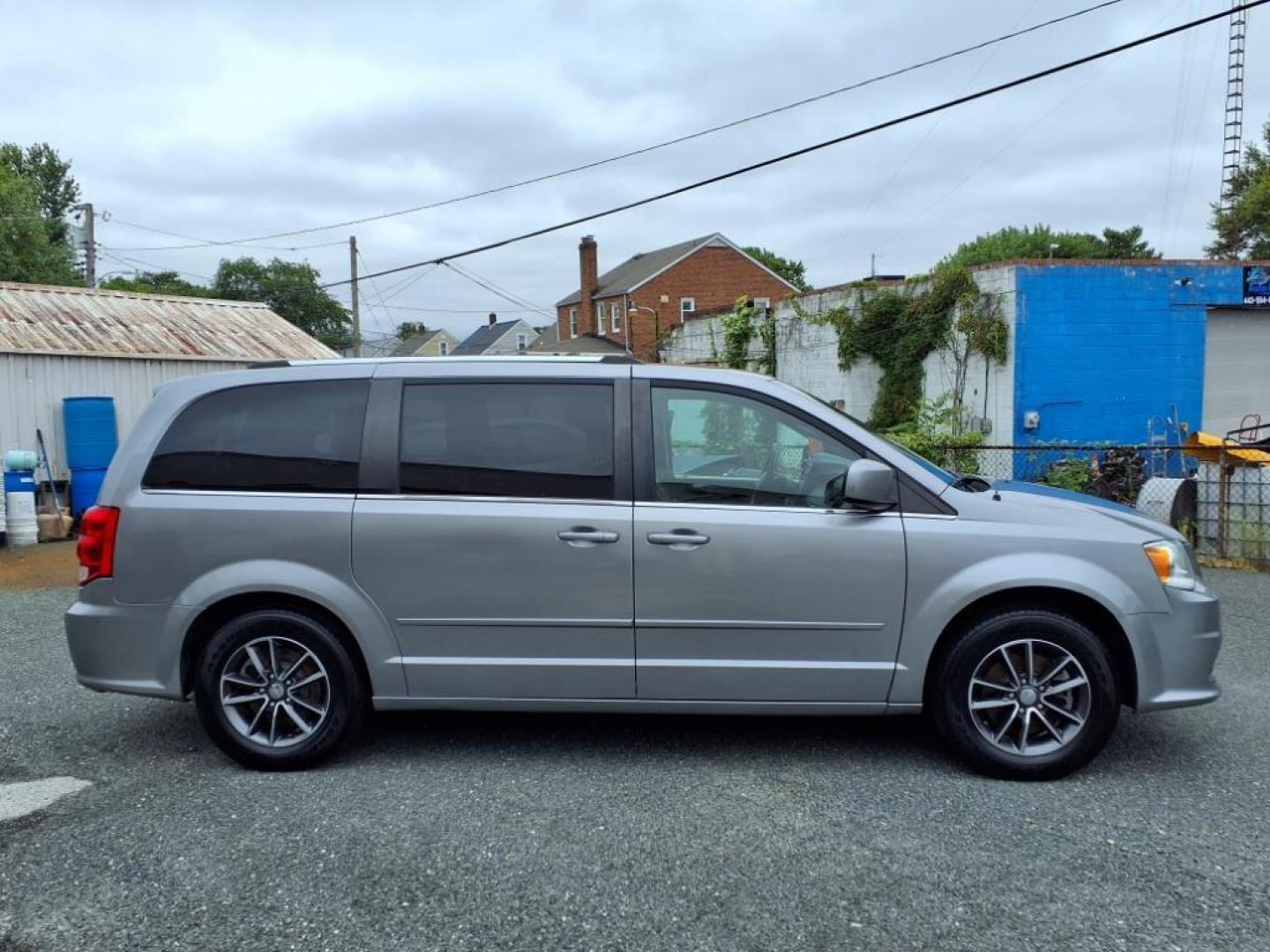 2017 Billet Clear Coat Dodge Grand Caravan SXT (2C4RDGCG7HR) with an 3.6L 6 Cylinder Sequential-Port F.I. engine, Automatic transmission, located at 50 Eastern Blvd., Essex, MD, 21221, (410) 686-3444, 39.304367, -76.484947 - Photo#5
