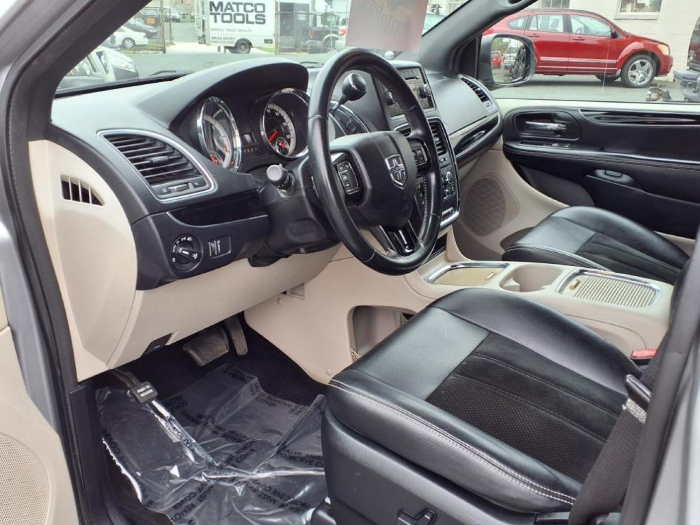 2017 Billet Clear Coat Dodge Grand Caravan SXT (2C4RDGCG7HR) with an 3.6L 6 Cylinder Sequential-Port F.I. engine, Automatic transmission, located at 50 Eastern Blvd., Essex, MD, 21221, (410) 686-3444, 39.304367, -76.484947 - Photo#10