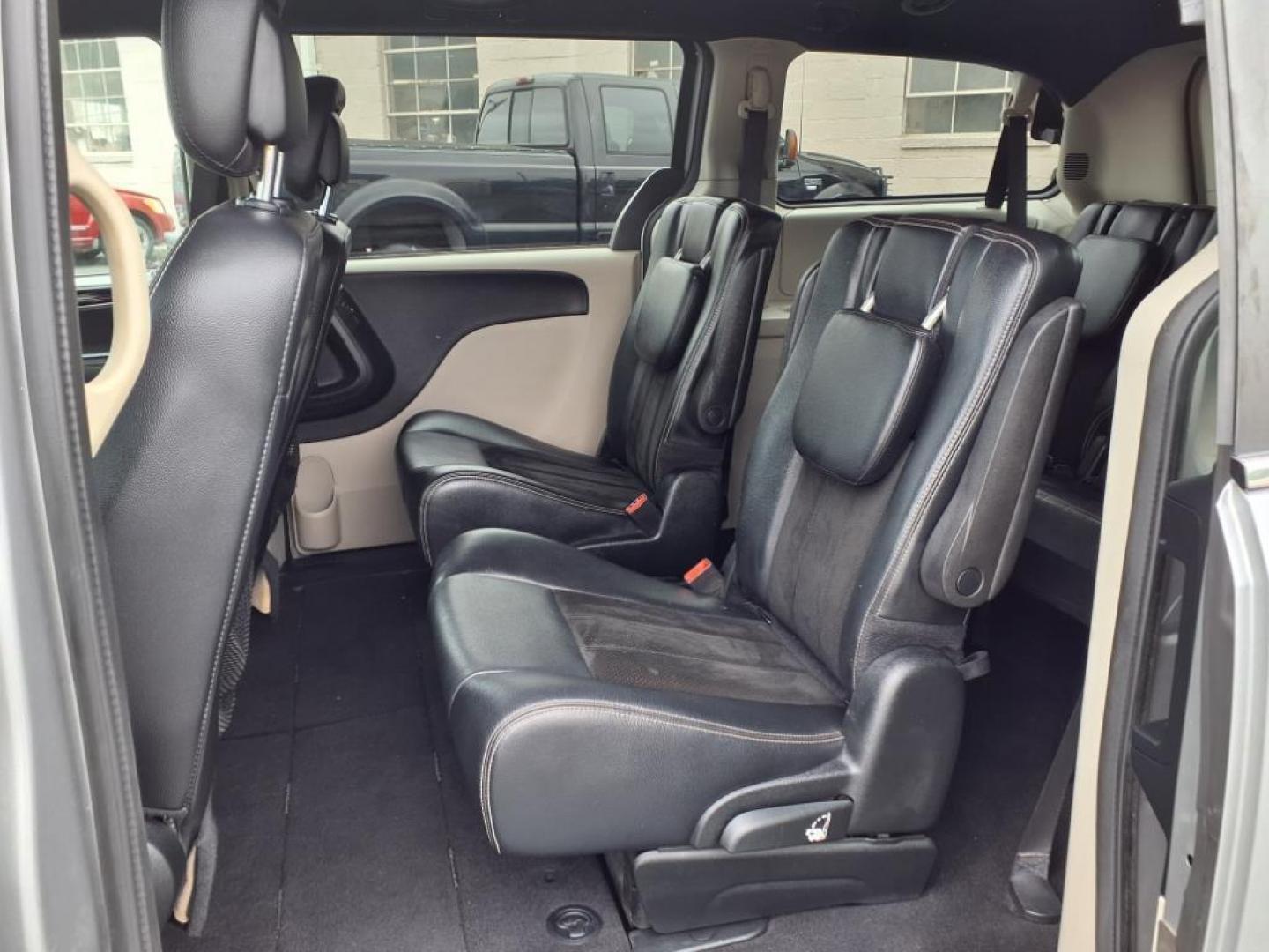 2017 Billet Clear Coat Dodge Grand Caravan SXT (2C4RDGCG7HR) with an 3.6L 6 Cylinder Sequential-Port F.I. engine, Automatic transmission, located at 50 Eastern Blvd., Essex, MD, 21221, (410) 686-3444, 39.304367, -76.484947 - Photo#12