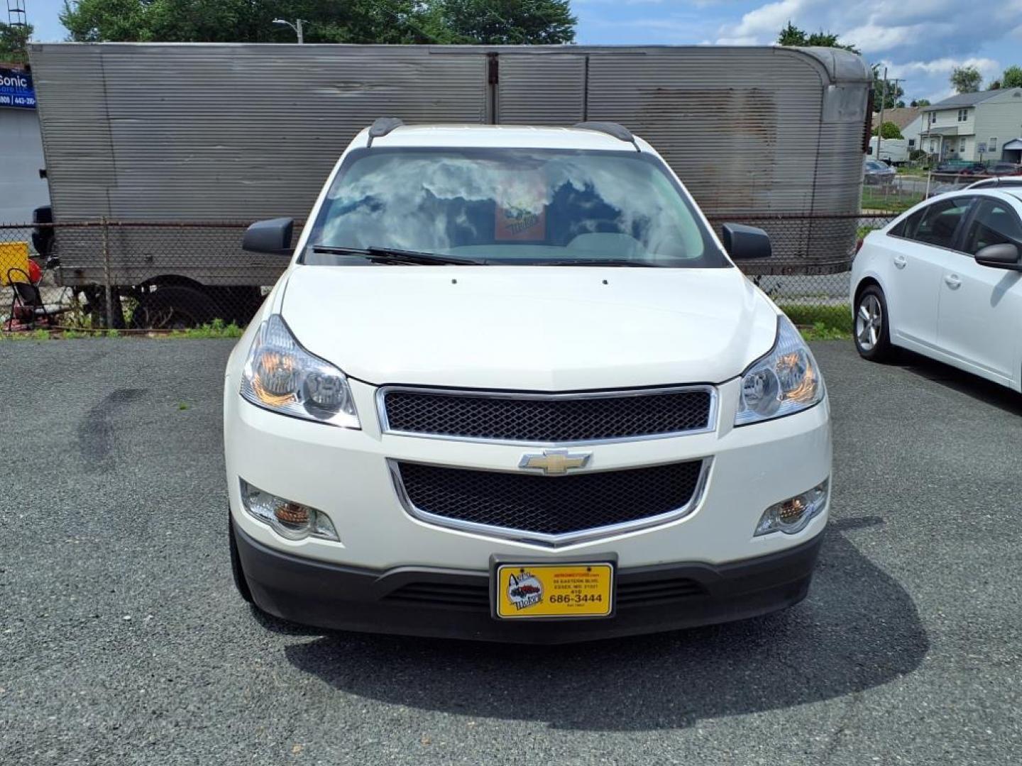2012 White Chevrolet Traverse LS (1GNKVFED0CJ) with an 3.6L 3.6L V6 281hp 266ft. lbs. Fuel Injected engine, 6-Speed Shiftable Automatic transmission, located at 50 Eastern Blvd., Essex, MD, 21221, (410) 686-3444, 39.304367, -76.484947 - Photo#8