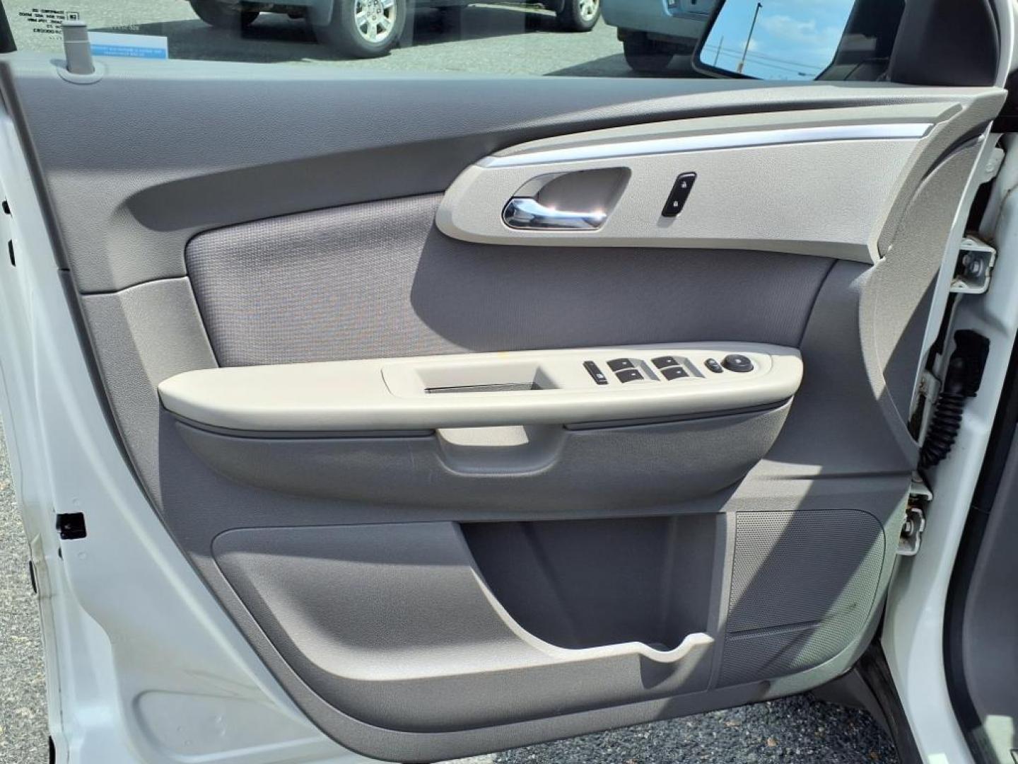 2012 White Chevrolet Traverse LS (1GNKVFED0CJ) with an 3.6L 3.6L V6 281hp 266ft. lbs. Fuel Injected engine, 6-Speed Shiftable Automatic transmission, located at 50 Eastern Blvd., Essex, MD, 21221, (410) 686-3444, 39.304367, -76.484947 - Photo#10