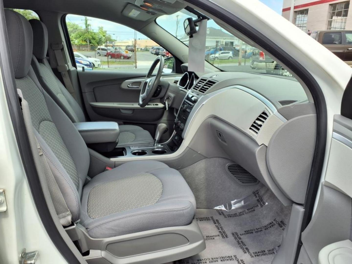 2012 White Chevrolet Traverse LS (1GNKVFED0CJ) with an 3.6L 3.6L V6 281hp 266ft. lbs. Fuel Injected engine, 6-Speed Shiftable Automatic transmission, located at 50 Eastern Blvd., Essex, MD, 21221, (410) 686-3444, 39.304367, -76.484947 - Photo#16