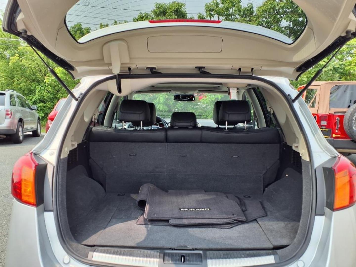 2009 Brilliant Silver Metallic Nissan Murano SL (JN8AZ18U79W) with an 3.5L 3.5L V6 265hp 248ft. lbs. Fuel Injected engine, CVT transmission, located at 50 Eastern Blvd., Essex, MD, 21221, (410) 686-3444, 39.304367, -76.484947 - Photo#4
