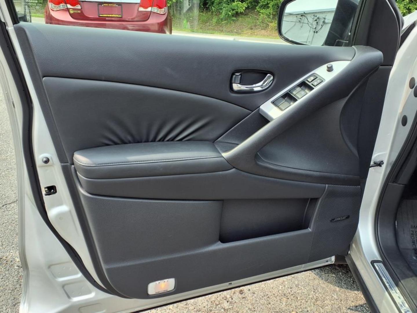 2009 Brilliant Silver Metallic Nissan Murano SL (JN8AZ18U79W) with an 3.5L 3.5L V6 265hp 248ft. lbs. Fuel Injected engine, CVT transmission, located at 50 Eastern Blvd., Essex, MD, 21221, (410) 686-3444, 39.304367, -76.484947 - Photo#8