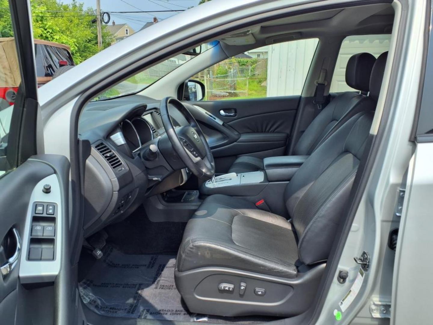 2009 Brilliant Silver Metallic Nissan Murano SL (JN8AZ18U79W) with an 3.5L 3.5L V6 265hp 248ft. lbs. Fuel Injected engine, CVT transmission, located at 50 Eastern Blvd., Essex, MD, 21221, (410) 686-3444, 39.304367, -76.484947 - Photo#10