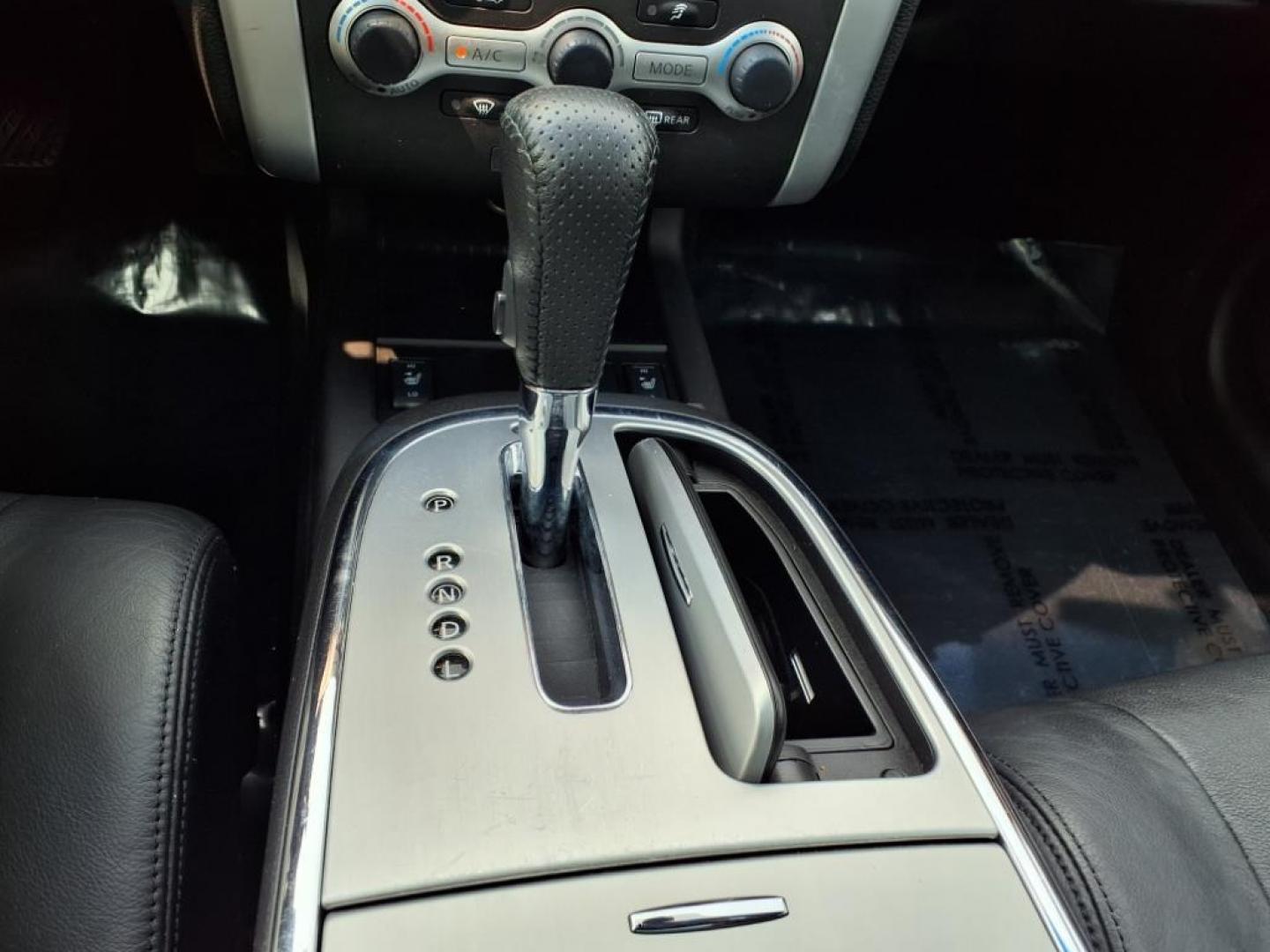 2009 Brilliant Silver Metallic Nissan Murano SL (JN8AZ18U79W) with an 3.5L 3.5L V6 265hp 248ft. lbs. Fuel Injected engine, CVT transmission, located at 50 Eastern Blvd., Essex, MD, 21221, (410) 686-3444, 39.304367, -76.484947 - Photo#17