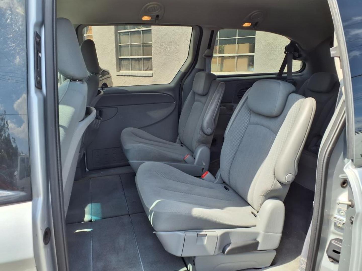 2007 Bright Silver Metallic Clearcoat Chrysler Town and Country Touring (2A8GP54L07R) with an 3.8L 3.8L V6 overhead valve 12V Sequential-Port F.I. engine, 4-Speed Automatic transmission, located at 50 Eastern Blvd., Essex, MD, 21221, (410) 686-3444, 39.304367, -76.484947 - Photo#13