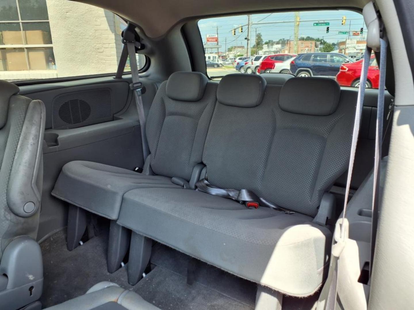 2007 Bright Silver Metallic Clearcoat Chrysler Town and Country Touring (2A8GP54L07R) with an 3.8L 3.8L V6 overhead valve 12V Sequential-Port F.I. engine, 4-Speed Automatic transmission, located at 50 Eastern Blvd., Essex, MD, 21221, (410) 686-3444, 39.304367, -76.484947 - Photo#14