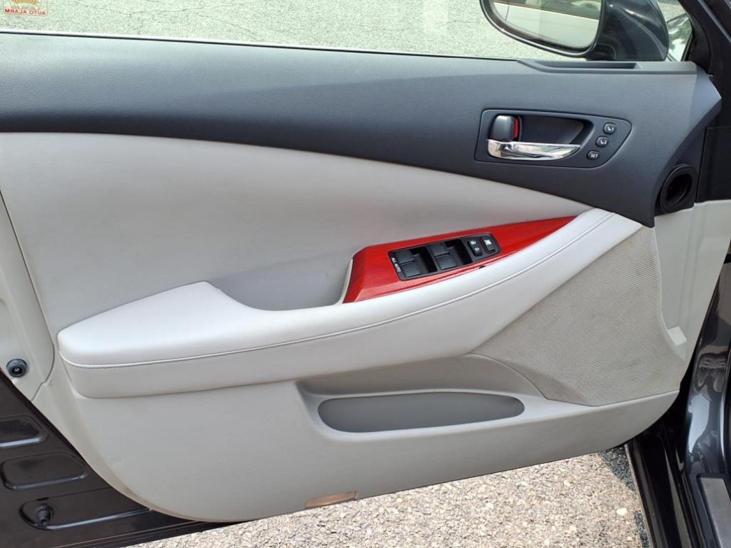 2008 Smoky Granite Mica Lexus ES 350 Base (JTHBJ46G982) with an 3.5L 3.5L V6 272hp 254ft. lbs. Fuel Injected engine, 6-Speed Automatic w/Sequential Shift Mode transmission, located at 50 Eastern Blvd., Essex, MD, 21221, (410) 686-3444, 39.304367, -76.484947 - Photo#7