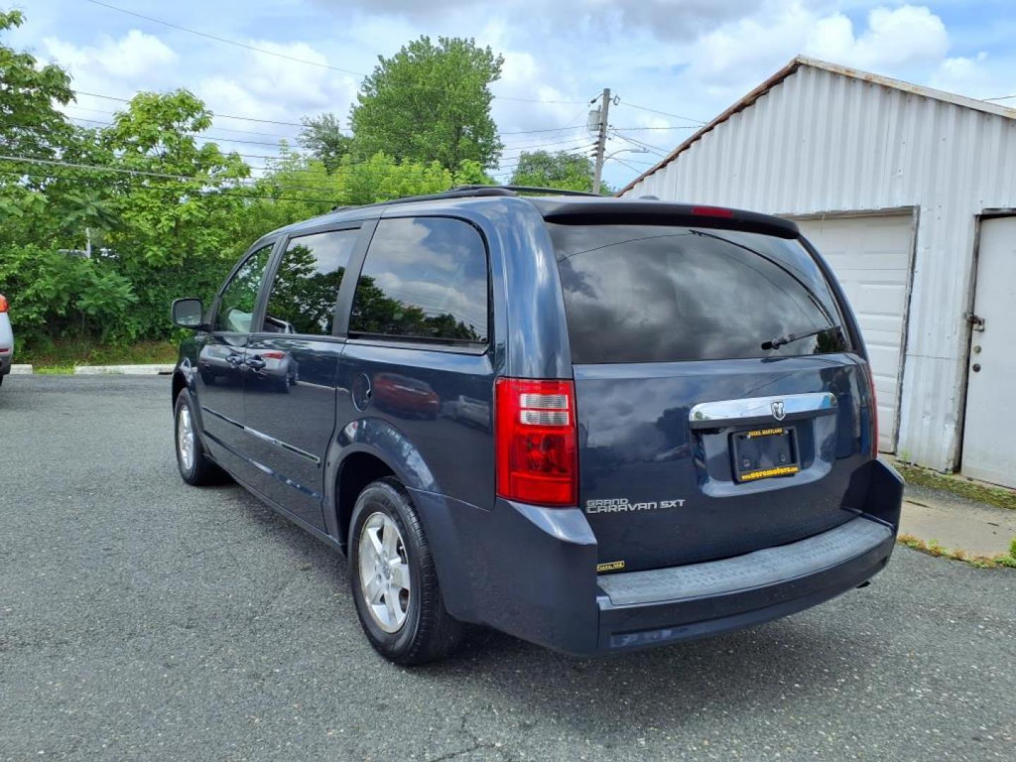 2008 Modern Blue Pearlcoat Dodge Grand Caravan SXT (2D8HN54P78R) with an 3.8L 3.8L V6 197hp 230ft. lbs. Sequential-Port F.I. engine, 6-Speed Shiftable Automatic transmission, located at 50 Eastern Blvd., Essex, MD, 21221, (410) 686-3444, 39.304367, -76.484947 - Photo#2