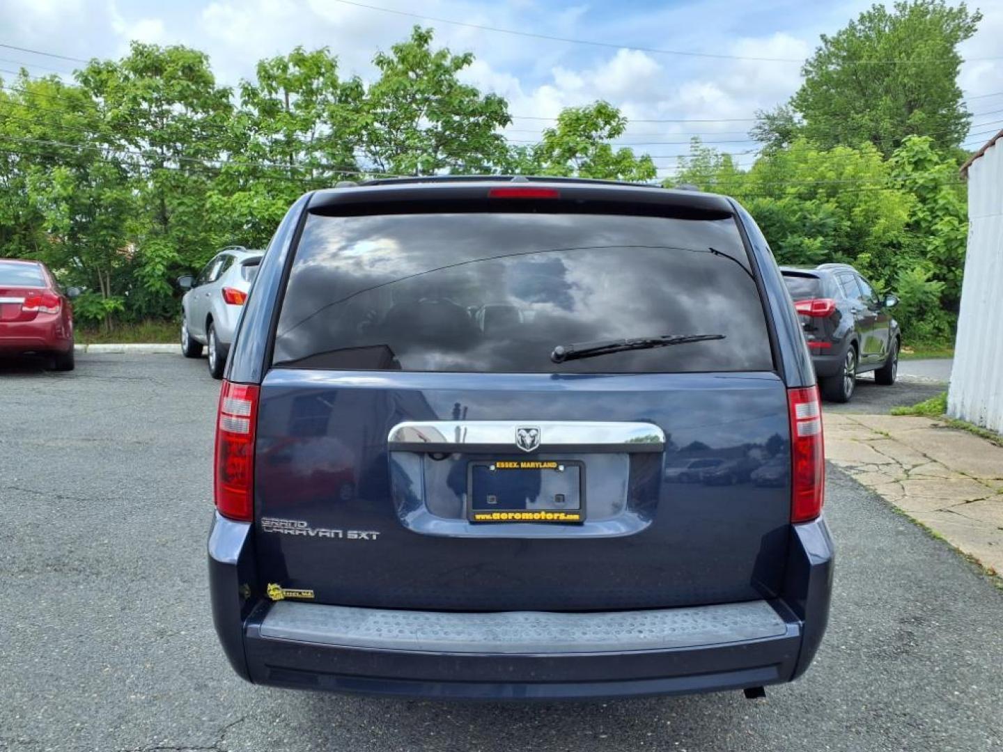 2008 Modern Blue Pearlcoat Dodge Grand Caravan SXT (2D8HN54P78R) with an 3.8L 3.8L V6 197hp 230ft. lbs. Sequential-Port F.I. engine, 6-Speed Shiftable Automatic transmission, located at 50 Eastern Blvd., Essex, MD, 21221, (410) 686-3444, 39.304367, -76.484947 - Photo#3