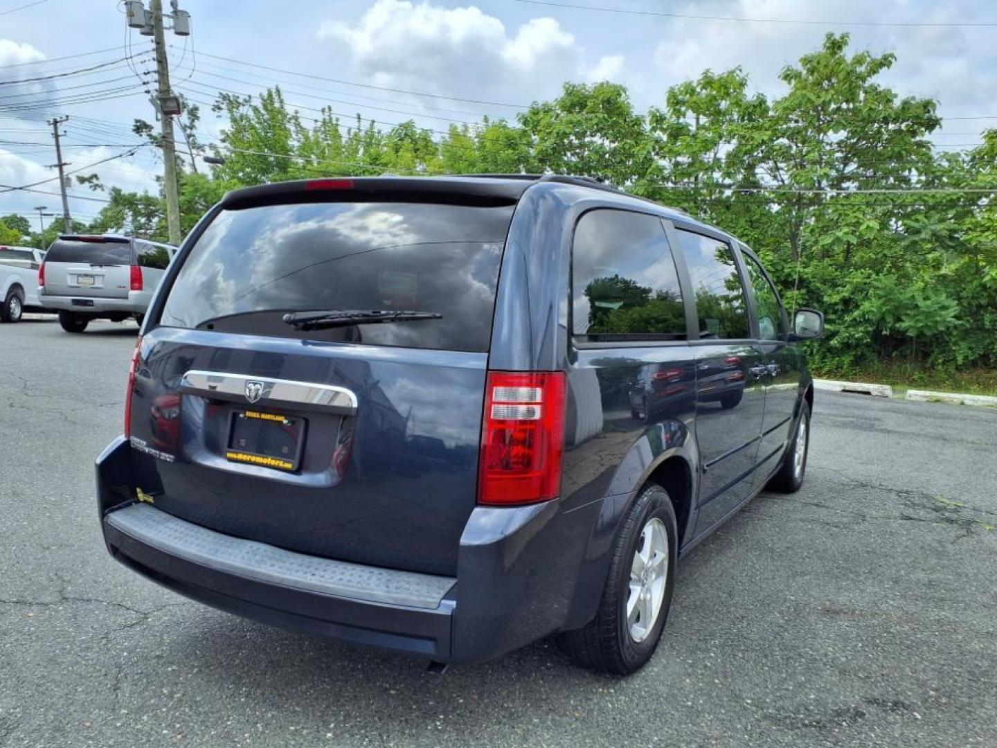 2008 Modern Blue Pearlcoat Dodge Grand Caravan SXT (2D8HN54P78R) with an 3.8L 3.8L V6 197hp 230ft. lbs. Sequential-Port F.I. engine, 6-Speed Shiftable Automatic transmission, located at 50 Eastern Blvd., Essex, MD, 21221, (410) 686-3444, 39.304367, -76.484947 - Photo#5