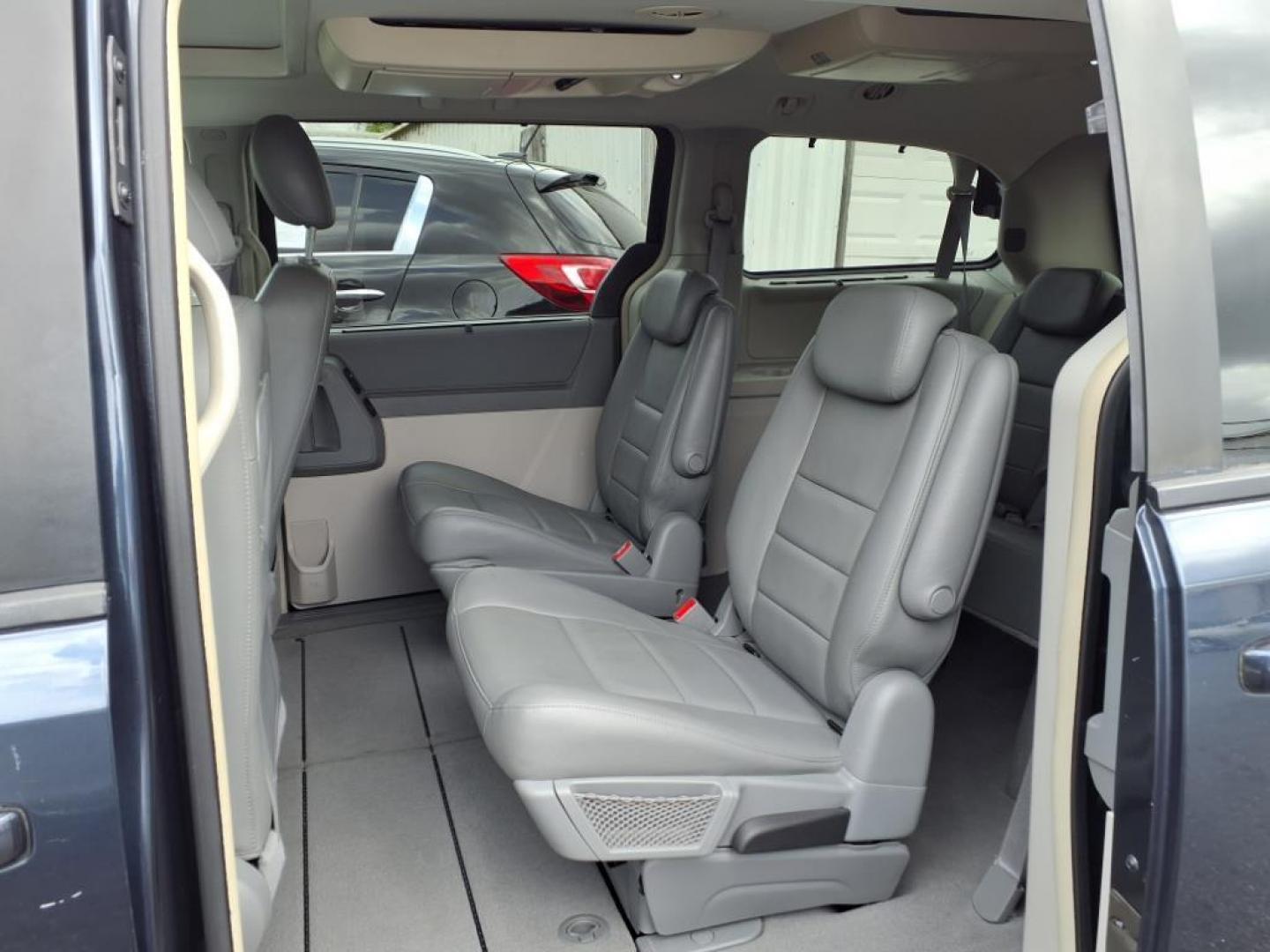 2008 Modern Blue Pearlcoat Dodge Grand Caravan SXT (2D8HN54P78R) with an 3.8L 3.8L V6 197hp 230ft. lbs. Sequential-Port F.I. engine, 6-Speed Shiftable Automatic transmission, located at 50 Eastern Blvd., Essex, MD, 21221, (410) 686-3444, 39.304367, -76.484947 - Photo#12