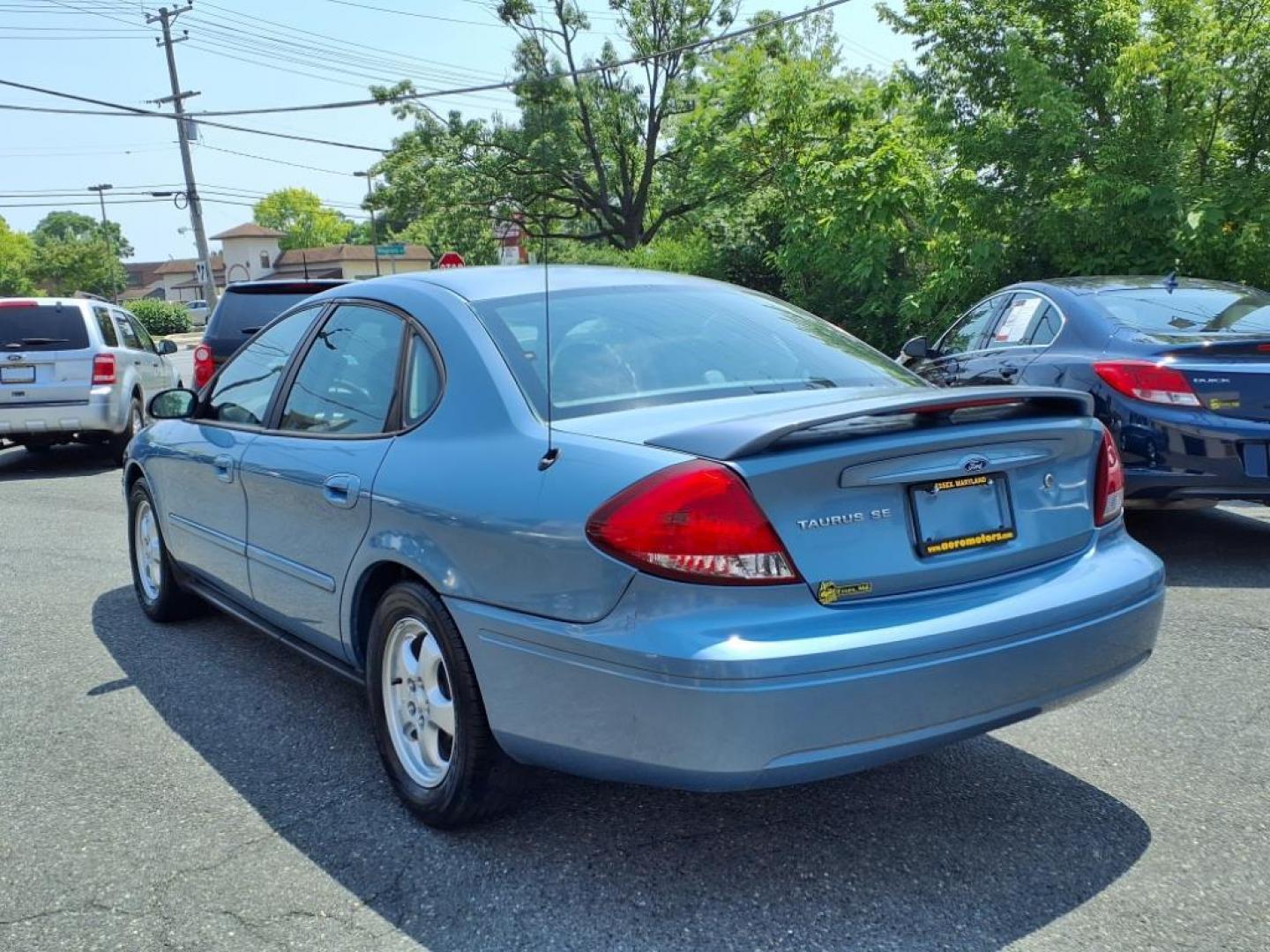 2005 Blue Ford Taurus SE (1FAHP53285A) with an 3.0L 6 Cylinder Fuel Injected engine, Automatic transmission, located at 50 Eastern Blvd., Essex, MD, 21221, (410) 686-3444, 39.304367, -76.484947 - Photo#2