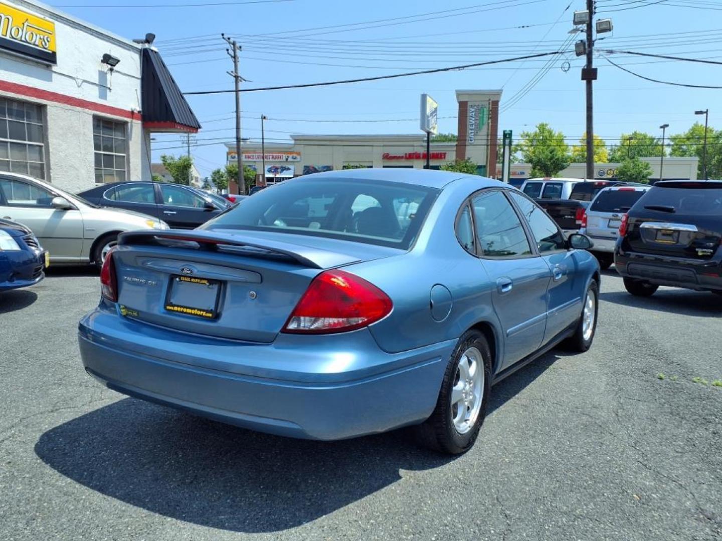 2005 Blue Ford Taurus SE (1FAHP53285A) with an 3.0L 6 Cylinder Fuel Injected engine, Automatic transmission, located at 50 Eastern Blvd., Essex, MD, 21221, (410) 686-3444, 39.304367, -76.484947 - Photo#4