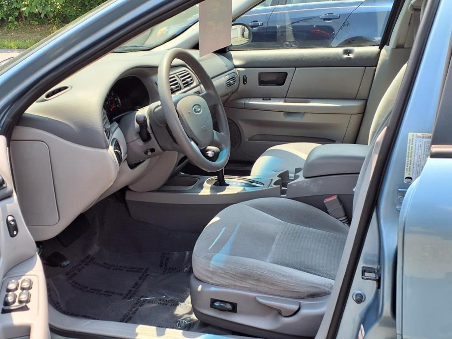 2005 Blue Ford Taurus SE (1FAHP53285A) with an 3.0L 6 Cylinder Fuel Injected engine, Automatic transmission, located at 50 Eastern Blvd., Essex, MD, 21221, (410) 686-3444, 39.304367, -76.484947 - Photo#11