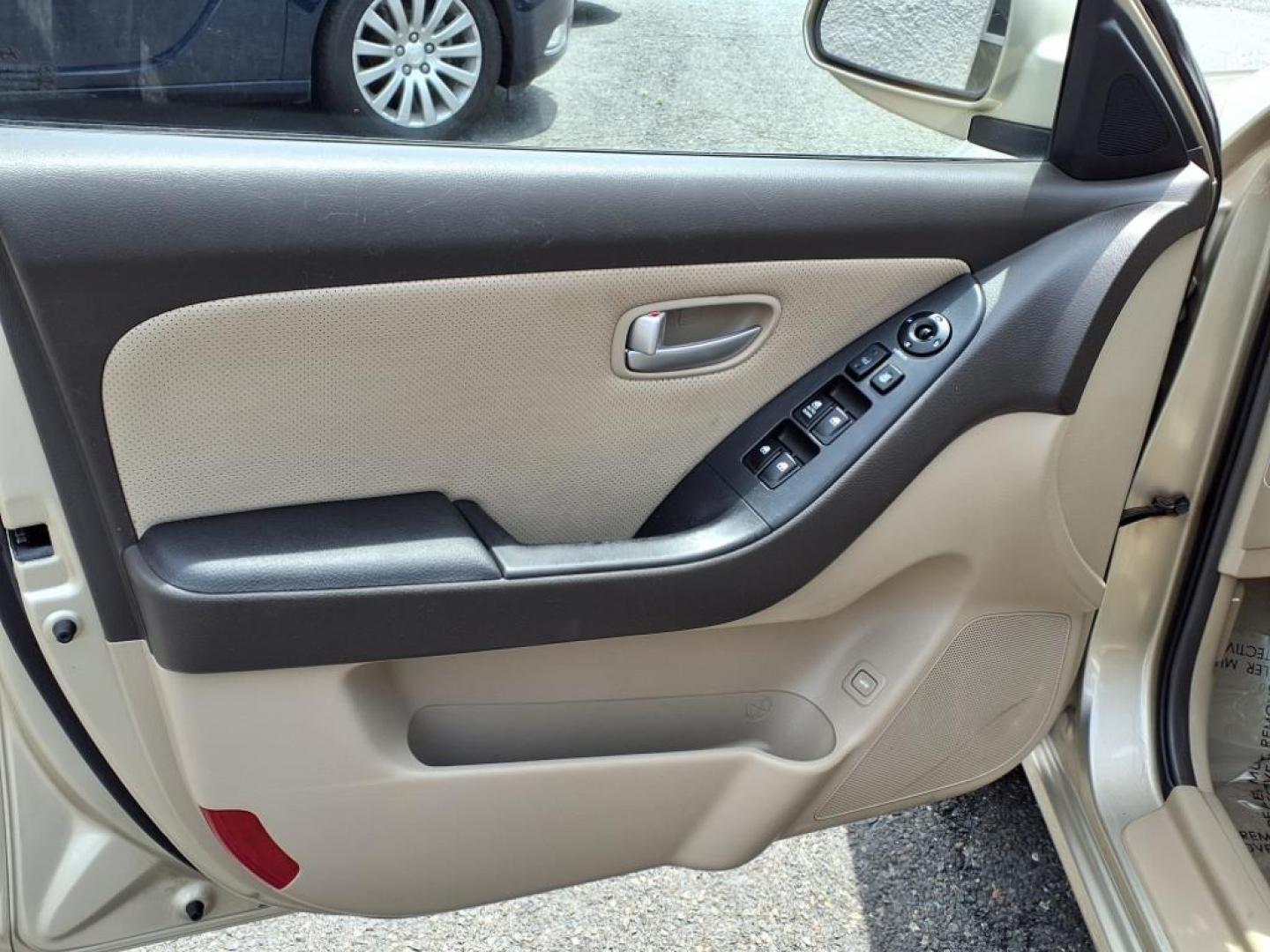 2007 Laguna Sand Hyundai ELANTRA Limited (KMHDU46D07U) with an 2.0L 2.0L I4 138hp 136ft. lbs. Sequential-Port F.I. engine, Automatic transmission, located at 50 Eastern Blvd., Essex, MD, 21221, (410) 686-3444, 39.304367, -76.484947 - Photo#9