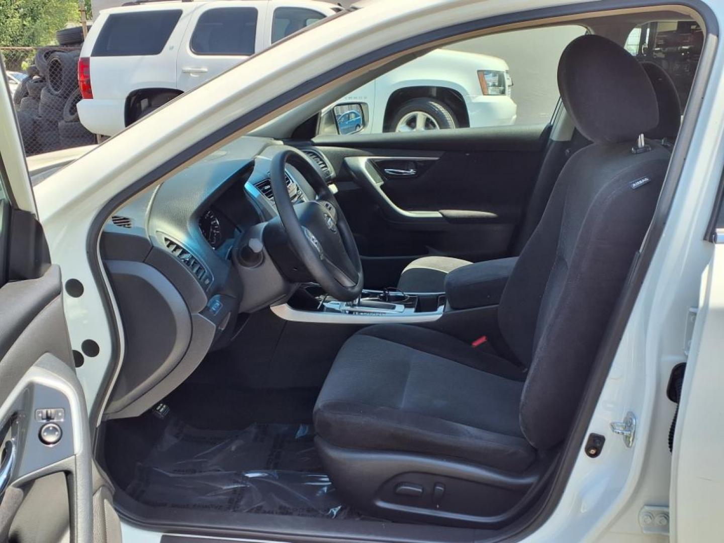 2013 Pearl White Nissan Altima 2.5 S (1N4AL3AP7DC) with an 2.5L 2.5L I4 182hp 180ft. lbs. Sequential-Port F.I. engine, CVT transmission, located at 50 Eastern Blvd., Essex, MD, 21221, (410) 686-3444, 39.304367, -76.484947 - Photo#9