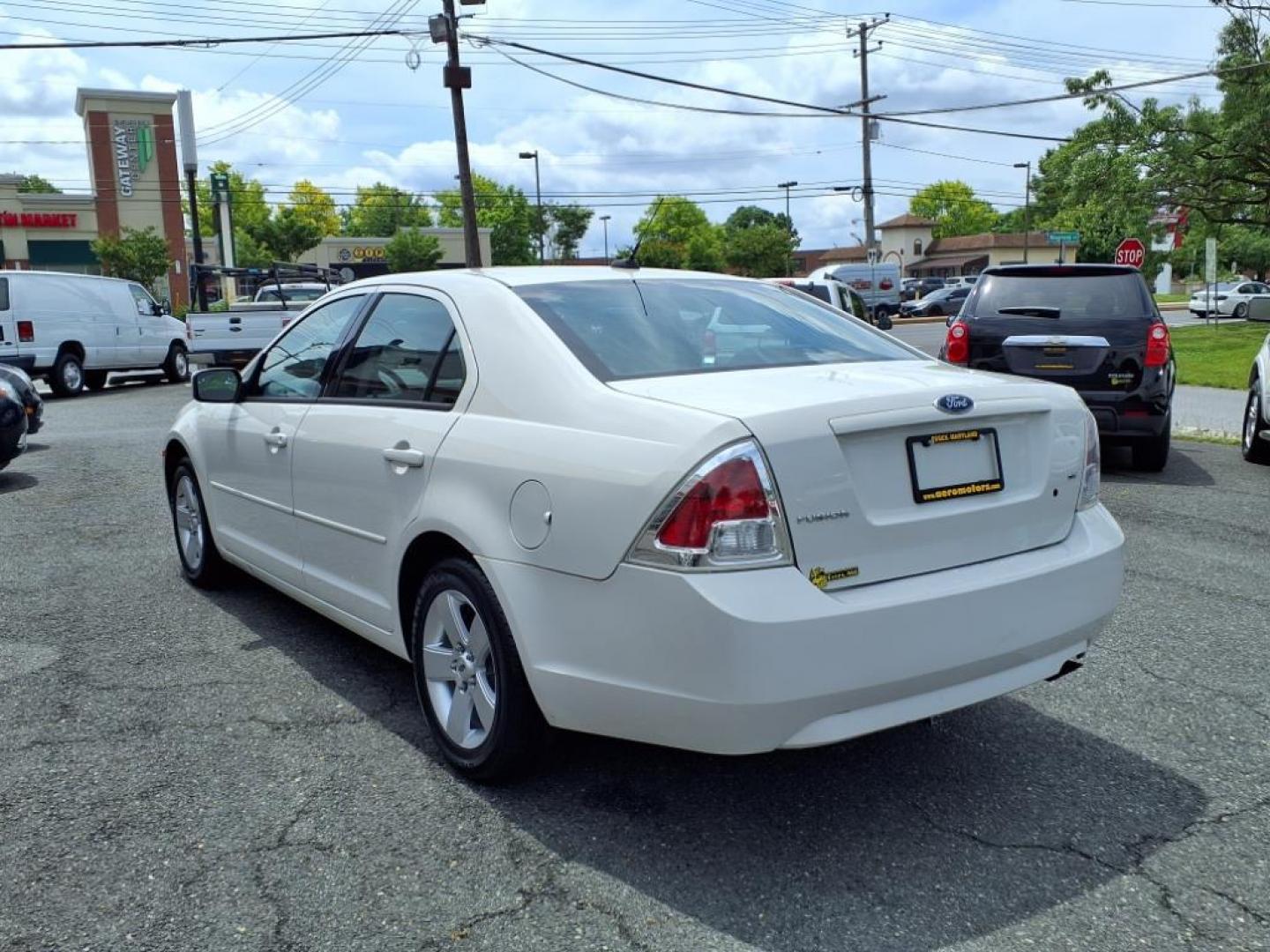 2008 White Suede Clearcoat Ford Fusion I4 SE (3FAHP07Z68R) with an 2.3L 2.3L I4 160hp 156ft. lbs. Sequential Fuel Injection engine, Automatic transmission, located at 50 Eastern Blvd., Essex, MD, 21221, (410) 686-3444, 39.304367, -76.484947 - Photo#2