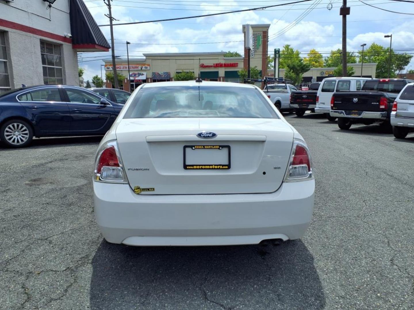 2008 White Suede Clearcoat Ford Fusion I4 SE (3FAHP07Z68R) with an 2.3L 2.3L I4 160hp 156ft. lbs. Sequential Fuel Injection engine, Automatic transmission, located at 50 Eastern Blvd., Essex, MD, 21221, (410) 686-3444, 39.304367, -76.484947 - Photo#3
